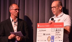 Stephan Venter, MSS-Leiter; rechts Wolfgang Holzner (Rotary)